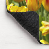 Gelbe Tulpen mit roten Streifen Mousepad (Ecke)