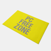 Gelbe Tür für PC Free Zone Fußmatte (Schrägansicht)