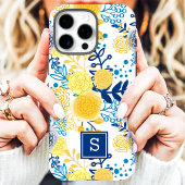 Gelbe und blaue Blumenmonogramm-Initiale Case-Mate iPhone Hülle