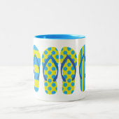 Gelbe und blaue Flip Flops - personalisierte Mug Zweifarbige Tasse (Mittel)