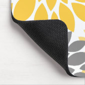Gelbe und graue Chrysanthemen Blumenmuster Mousepad (Ecke)