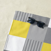 Gelbe und graue Quadrate und Streifen Strandtuch (Beispiel)