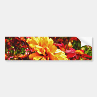 Gelbe und hellrosa Wilde Blume Autoaufkleber