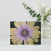 Gelbe und Lila Blume Postkarte (Stehend Vorderseite)