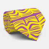 Gelbe und Lila Necktie mit abstrakter Gestaltung Krawatte (Gerollt)