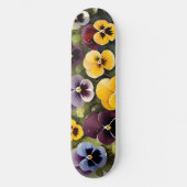 Gelbe und lila Stiefmütterchen Aquarellmalerei Skateboard (Vorderseite)