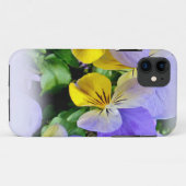 Gelbe und Lila Stiefmütterchen Case-Mate iPhone Hülle (Rückseite (Horizontal))
