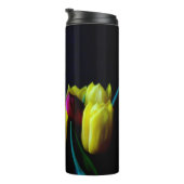 Gelbe und Lila Tulips Thermosbecher (Nach rechts gedreht)