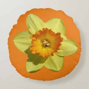Gelbe und orangefarbene Nadelkust. Rundkissen Rundes Kissen