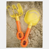 Gelbe und orangefarbene Sandspielzeuge Fleecedecke (Vorderseite)