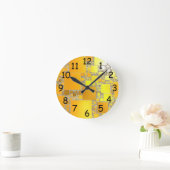 Gelbe und orangefarbene Uhr (Zuhause)