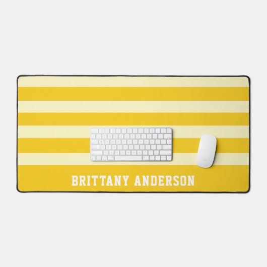 Gelbe und pastellgelbe Streifen Muster Name Schreibtischunterlage (Tastatur & Maus)
