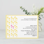 Gelbe und rosa Fußabdrücke Kinderankündigung Ankündigung (Stehend Vorderseite)