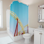 Gelbe und rote Rolle Untersetzer unter blauem Himm Duschvorhang (Beispiel)