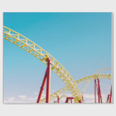 Gelbe und rote Rolle Untersetzer unter blauem Himm Geschenkpapier (Flach)