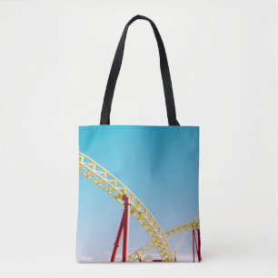 Gelbe und rote Rolle Untersetzer unter blauem Himm Tasche