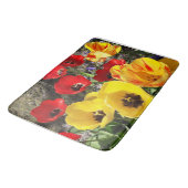 Gelbe und rote Tulissen Badematte (Schrägansicht)