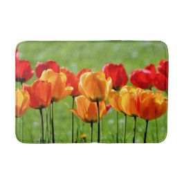 Gelbe und rote Tulissen Badematte