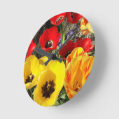 Gelbe und rote Tulissen Runde Wanduhr (Winkel)