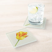 Gelbe und rote Tulpe Glasuntersetzer (Schrägansicht)