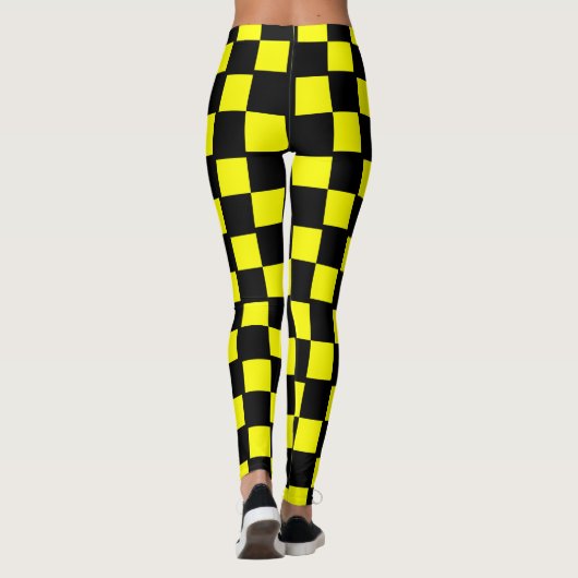 Gelbe und schwarze Checkerboard-Quadrate Leggings (Rückseite)