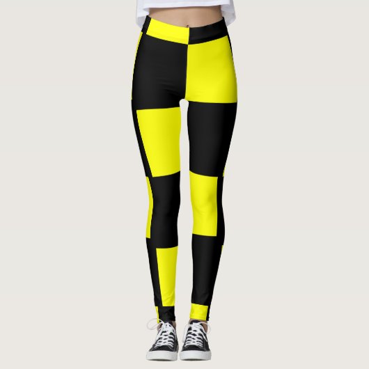 Gelbe und schwarze Checkerboard-Quadrate Leggings (Vorderseite)