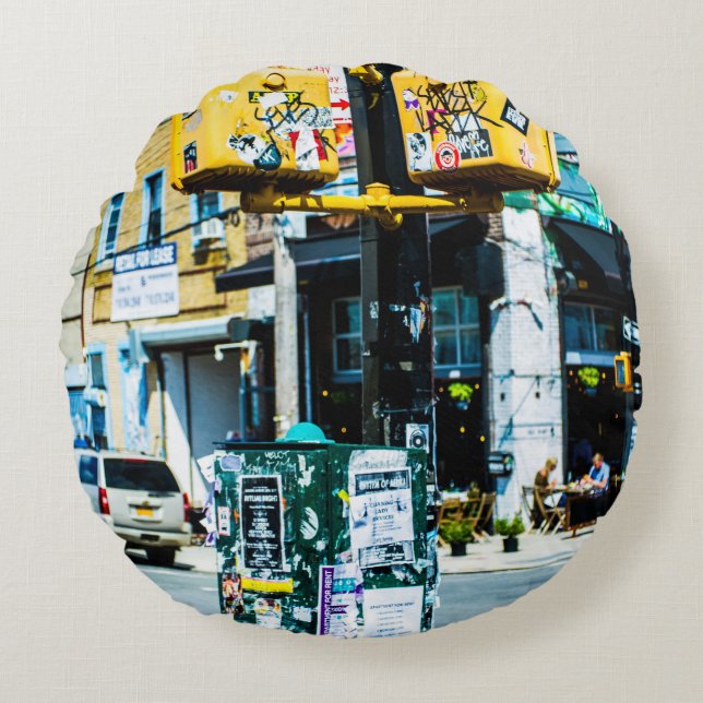 GELBE UND SCHWARZE POST MIT FLYERN RUNDES KISSEN (Vorderseite)