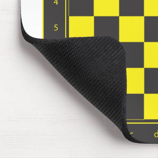 Gelbe und schwarze Schach-Tabelle Mousepad (Ecke)