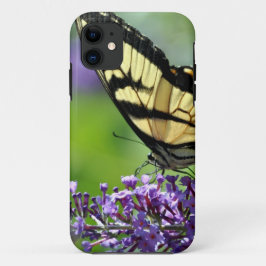 Gelbe und schwarze Schmetterlinge auf dem Lavendel Case-Mate iPhone Hülle