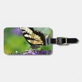 Gelbe und schwarze Schmetterlinge auf dem Lavendel Gepäckanhänger