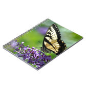 Gelbe und schwarze Schmetterlinge auf dem Lavendel Notizblock (Linke Seite)