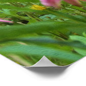 Gelbe und violette Blumen im Garten Poster (Ecke)