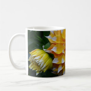 Gelbe und weiße Dahlische Blume Kaffeetasse