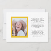 Gelbe und weiße Glückwünsche Grad Foto Abschluss Ankündigung (Rückseite)