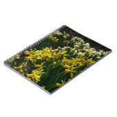 Gelbe und weiße Kleidung Frühlingsblumen Notizblock (Linke Seite)