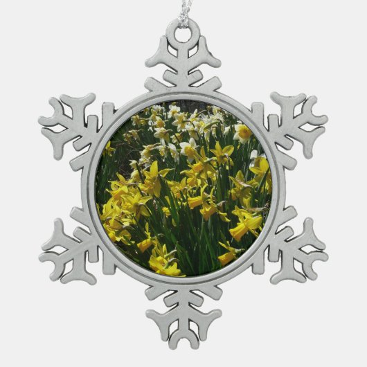 Gelbe und weiße Kleidung Frühlingsblumen Schneeflocken Zinn-Ornament (Vorderseite)