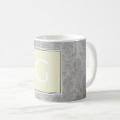 Gelbe Vintage Damaskus Monogramm-Tasse Kaffeetasse (VorderseiteRechts)