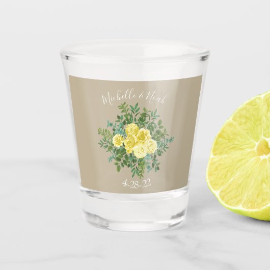 Gelbe Vintage Rose Elegante Hochzeit Schnapsglas (Vorderseite)