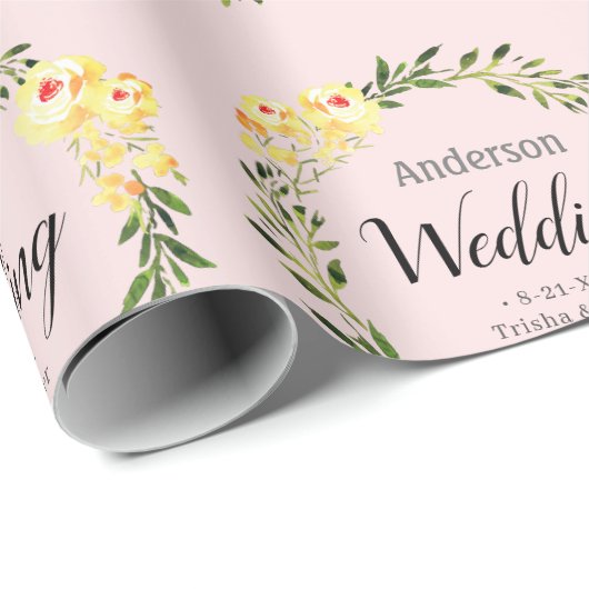 Gelbe W/C-Blume - Namen und Datum Rosa Hochzeit Geschenkpapier (Rolleneckpunkt)
