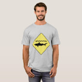 Gelbe 'Warn-Hai'-Schilder T-Shirt (Vorne ganz)