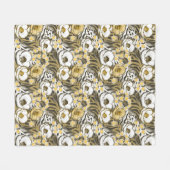 Gelbe, weiße Blume auf Tigerhintergrund Fleecedecke (Vorderseite (Horizontal))