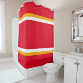 Gelbe, weiße Streifen auf hellroten Streifen Duschvorhang (Beispiel)