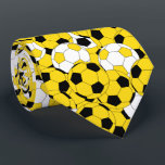 Gelbe, weiße und schwarze Fußball-Collage Krawatte<br><div class="desc">Gelbe Collage Soccer Ball Krawatte - ein Seitenaufdruck. ⭐ 99% meiner Designs in meinem Geschäft sind in Schichten gemacht. Damit können Sie die Größe und den Text der Grafik und des Textes so anpassen, dass sie perfekt zu jedem Produkt passen. 📌 (Bitte vergewissern Sie sich vor der Bestellung, dass Sie...</div>