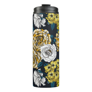 Gelbe, weiße und zweifarbige Rosen mit blauen Blät Thermosbecher