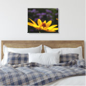 Gelbe Wildblume Leinwanddruck (Insitu (Schlafzimmer))