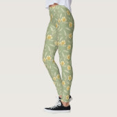 Gelbe Wildblumen auf grünen Leggings (Links)