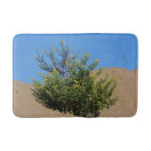 Gelbe Wildblumen in Sand und Blumen Badematte (Vorderseite)