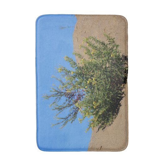 Gelbe Wildblumen in Sand und Blumen Badematte (Vorderseite Vertikal)