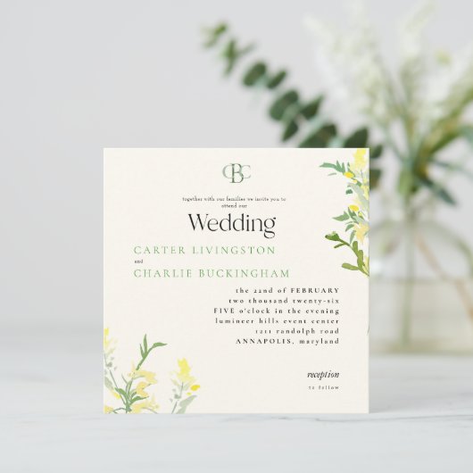 Gelbe Wildblumen Mongram Square Hochzeit Einladung (Stehend Vorderseite)