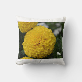 Gelbe Wurfkissen mit Blumen Kissen
